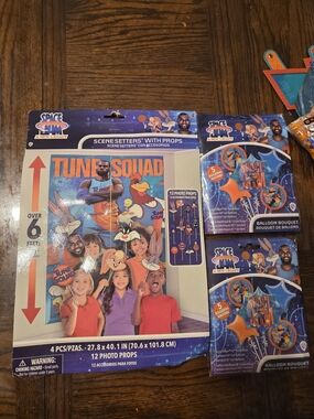 Tune Squad Scene Setter with Props - And 2 New Packs Of Balloon Bouquets